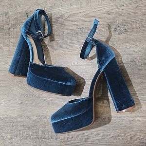 NWT GIANNI BINI Velvet Teal Platform, sz 6